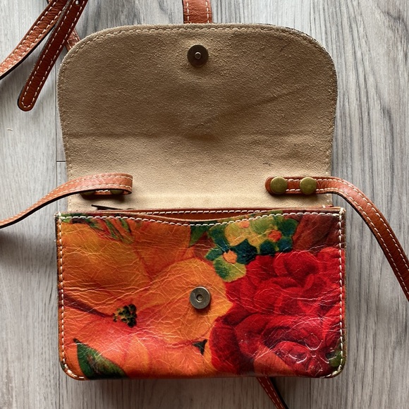 Patricia Nash Spring Floral Small Crossbody - Picture 3 of 6